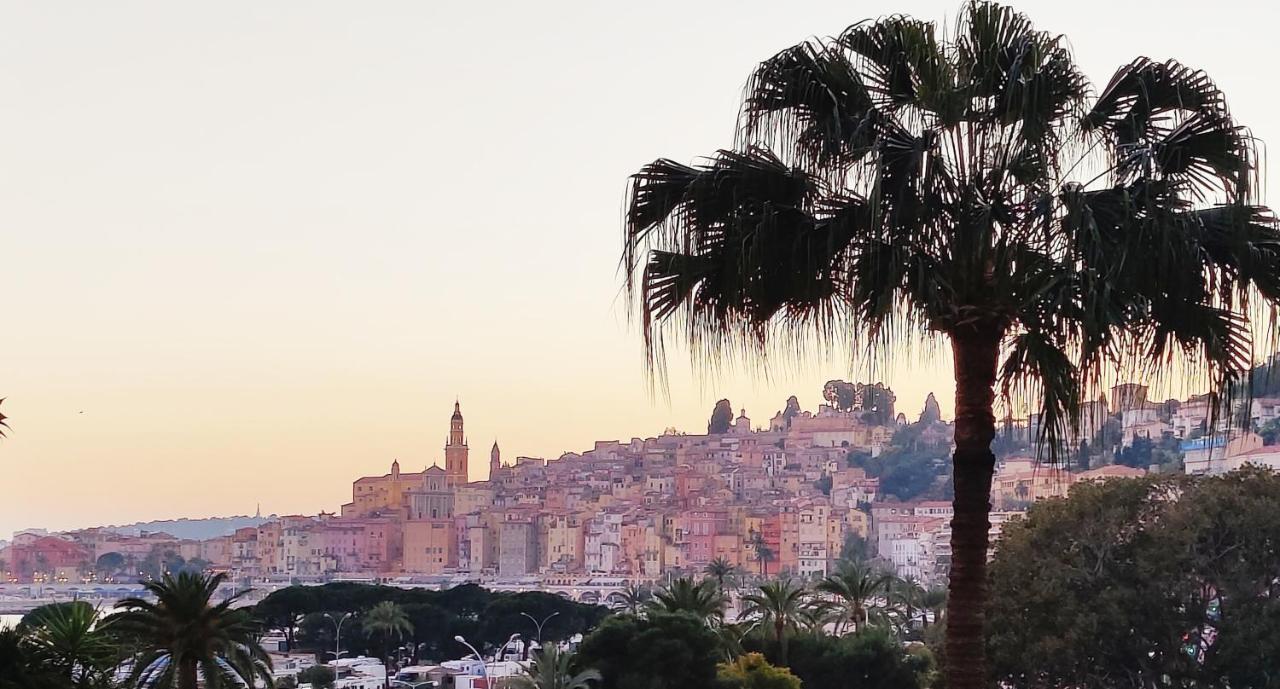 Au Bord De Balcon, Calme, Dernier étage Avec Ascenseur Et Climatisation * Menton