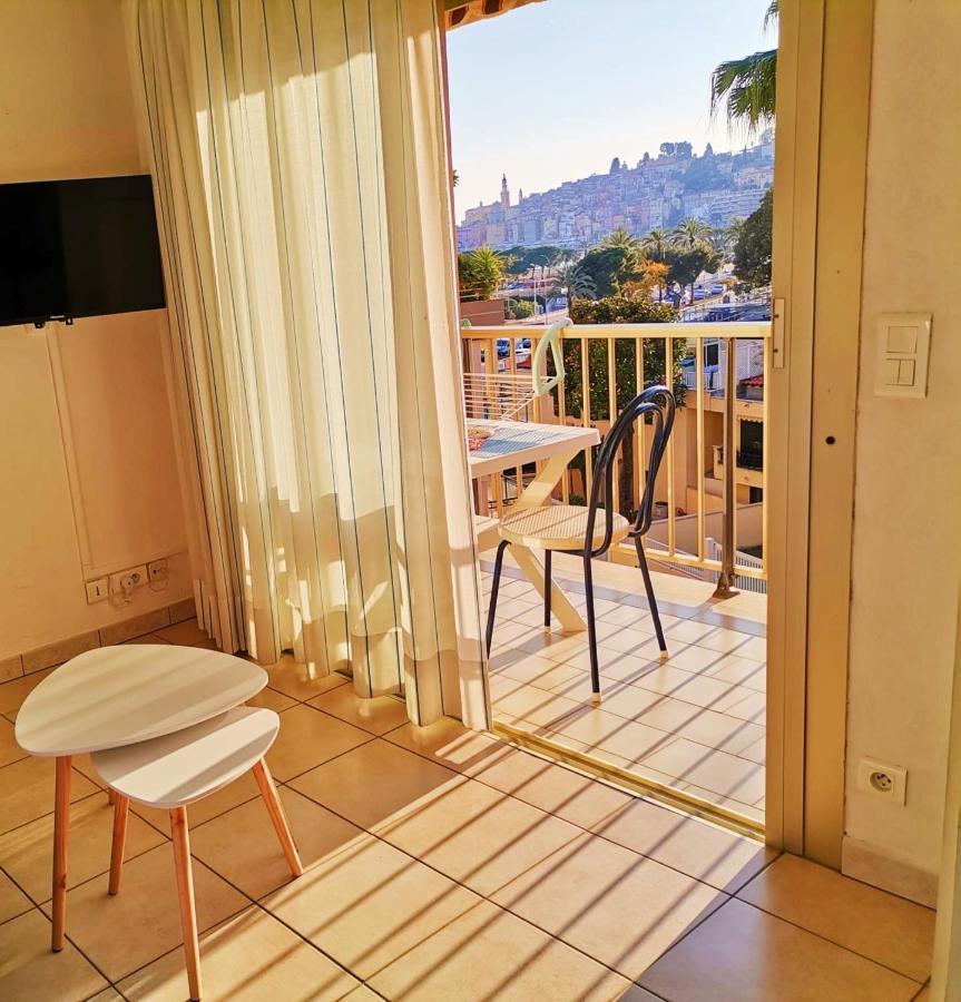Au Bord De Balcon, Calme, Dernier étage Avec Ascenseur Et Climatisation *